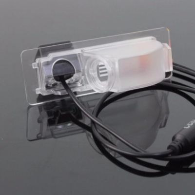 Camera video auto dedicata pentru mersul cu spatele compatibila cu VW New Santana 2013 deschidere 120 de grade instalare la bec